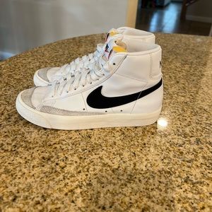 Ladies/girls size 6 Nike high tops. White with black symbol!